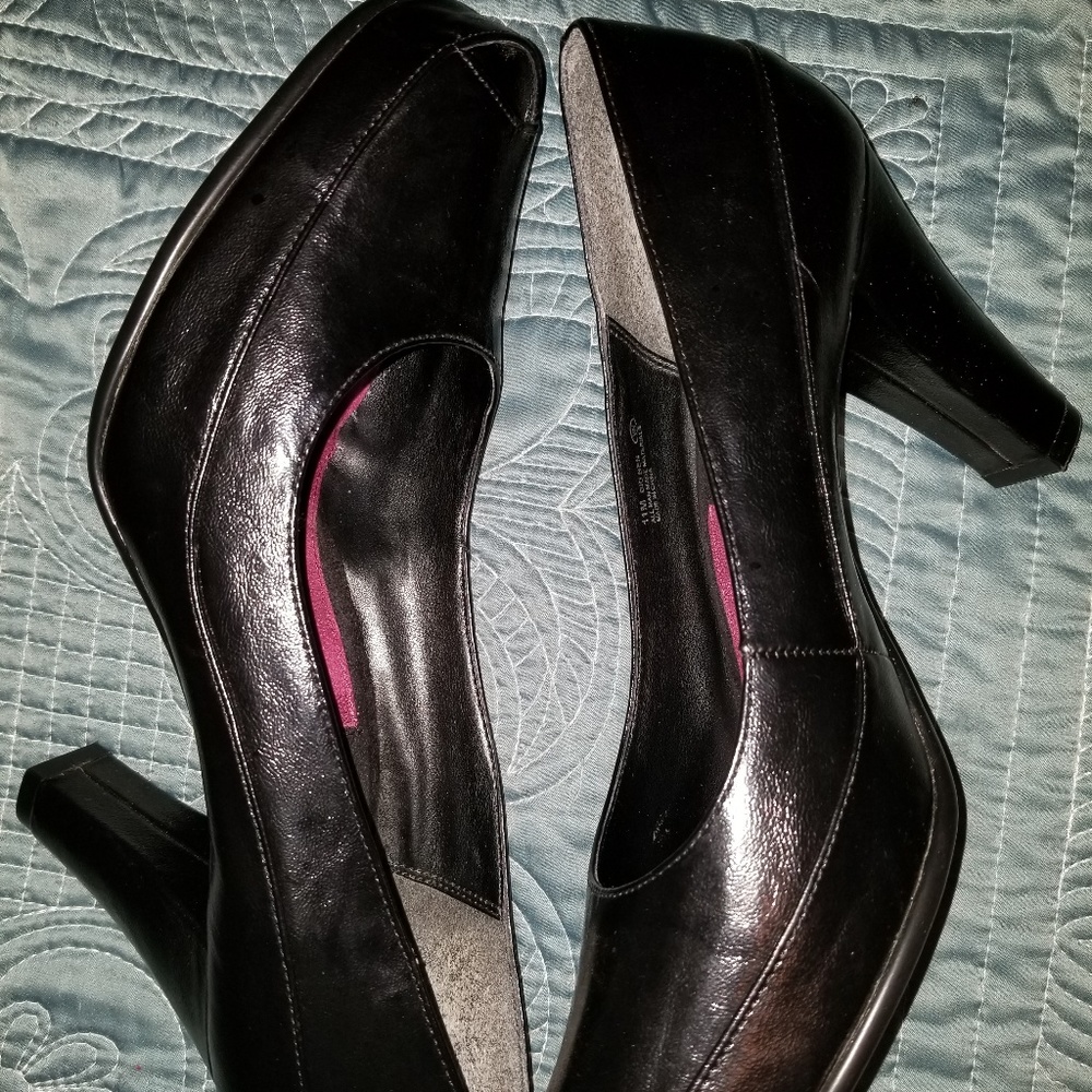 Aerosoles Black pumps